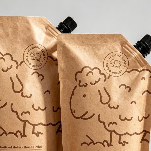 Custom spout pouch with resealable cap